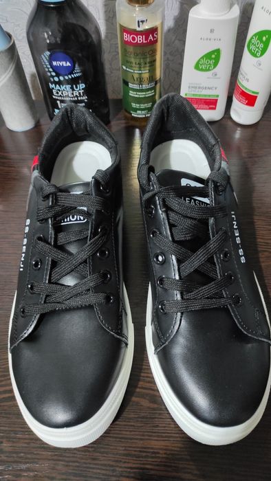 Продам кроссовки