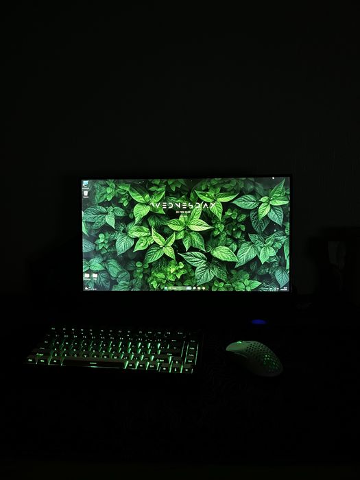 игровой компьютер с полной гарнитурой