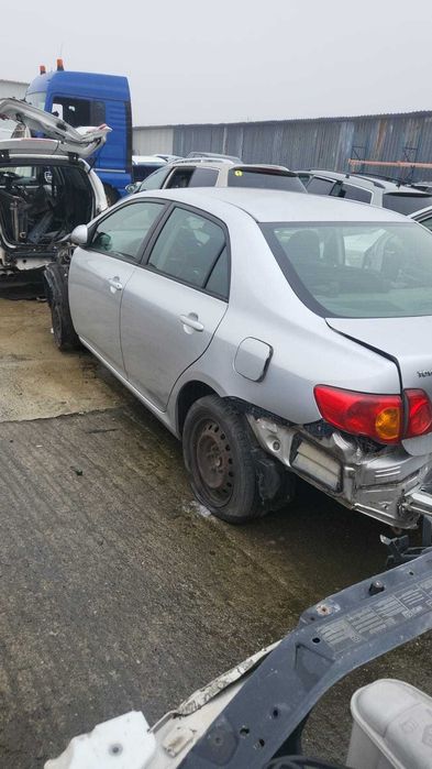 Usa fata/spate stanga toyota corolla 2009,cod culoare 1F7