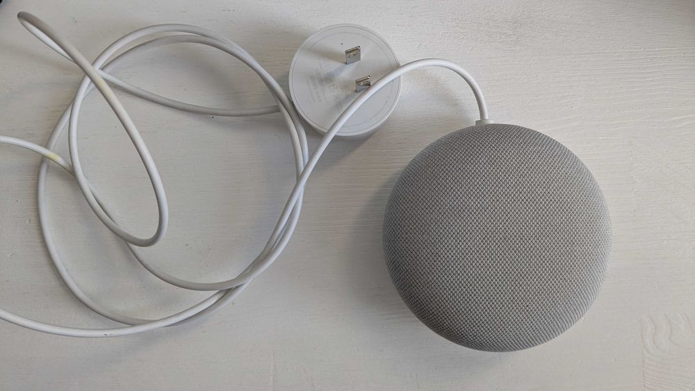 Колонка Google Home Mini