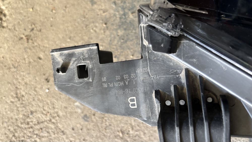 Фар за Toyota Corolla Cross