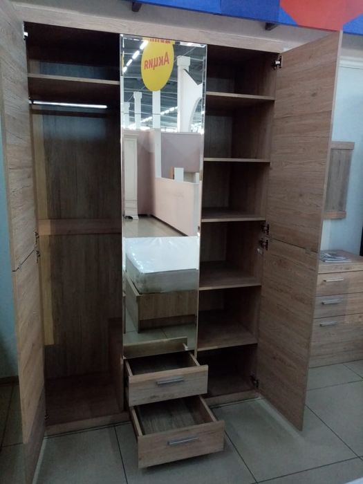 Продам шифоньер.