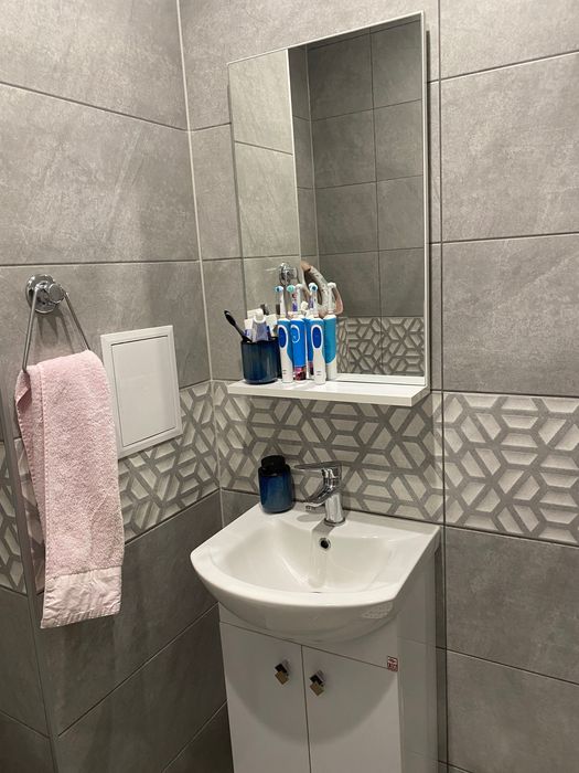 Водоустойчив комплект шкаф с огледало, мивка и батерия за баня