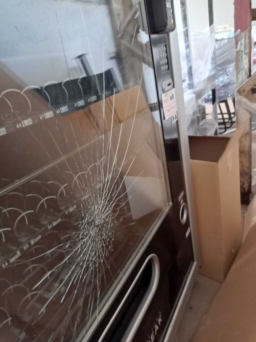 Automat vending de bauturi reci si snack FAS 1050