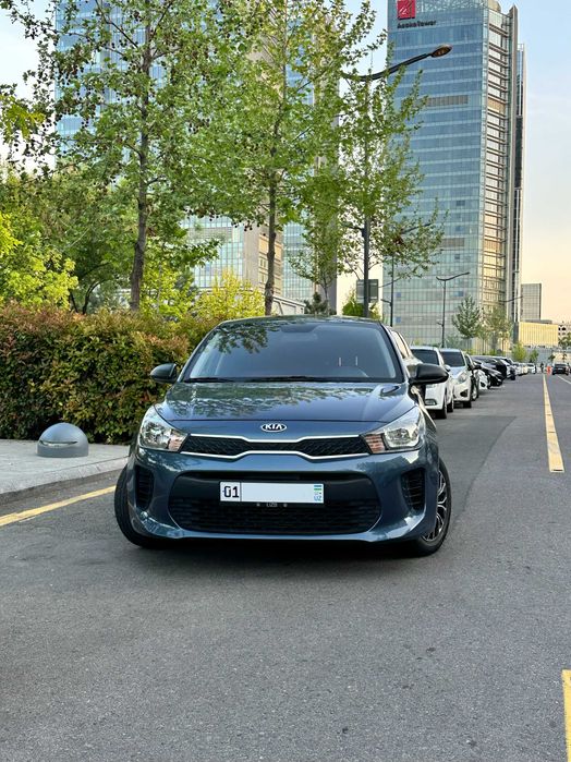 Продается Kia Rio 2018г, цвет Синий Дымчатый (Smoky Blue)