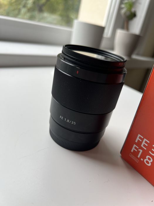 Обектив Sony FE 35mm f/1.8