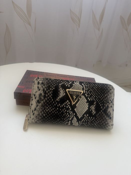 Portofel guess nou