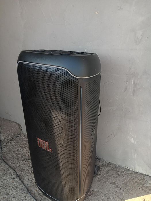 Vând jbl PartyBox 1100