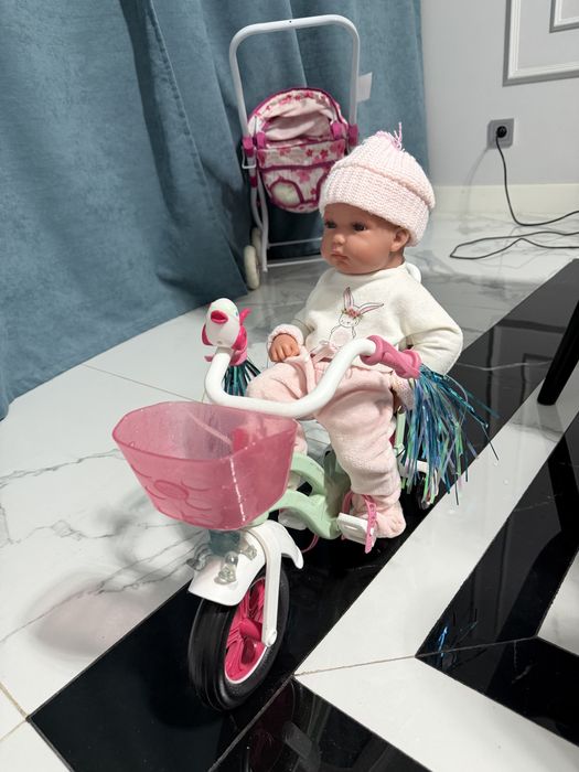 Игрушки куклы и машинки