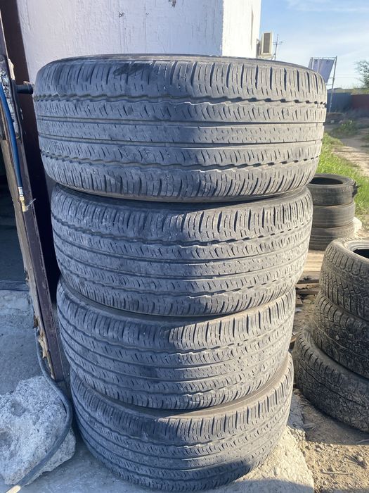 Продам шины r20 внедорожник