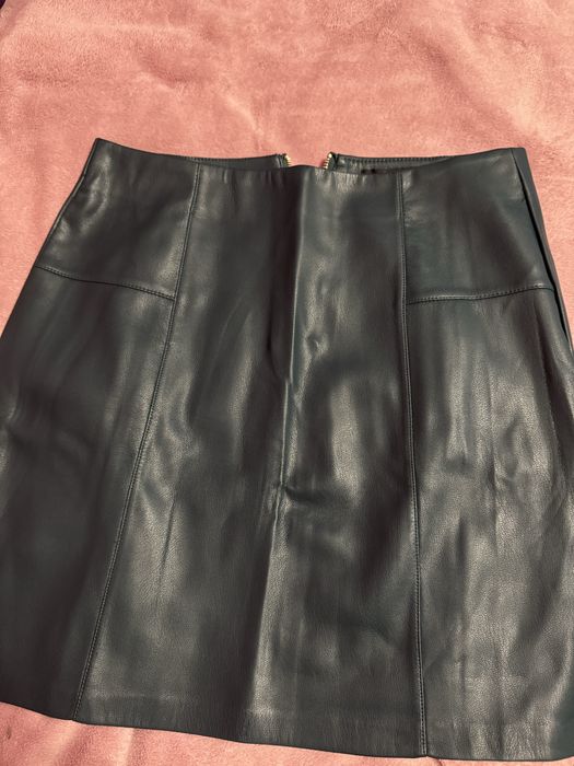 Зелена кожена пола