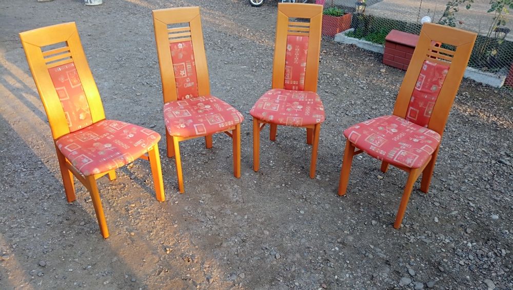 Vând 4 scaune de sufragerie