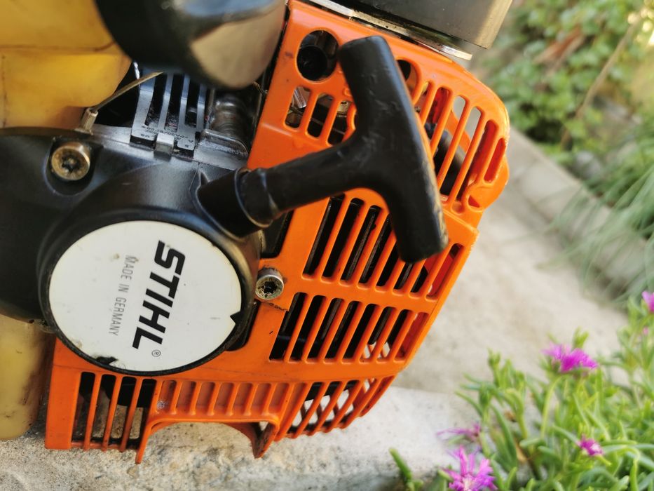 Продавам телескопичен бензинов храсторез STIHL HL 75