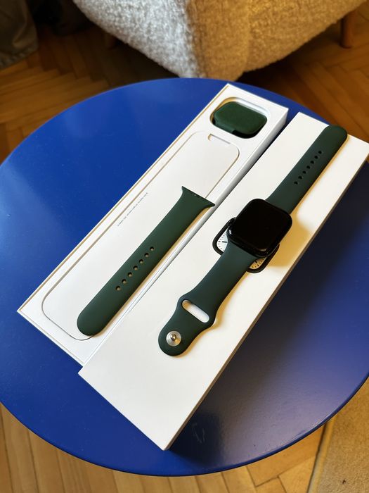 Apple watch Series 7 / 45 mm Green Sport
