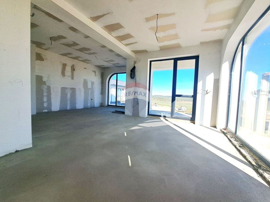 Фамилна двуетажна къща за продажба, с.Кичево, обл.Варна, ЙГ