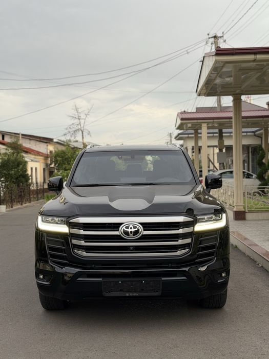 Toyota land cruiser 300