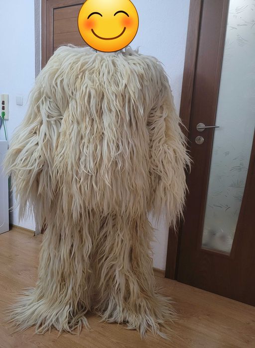 Кукерски костюм изработен от вълнено халище..