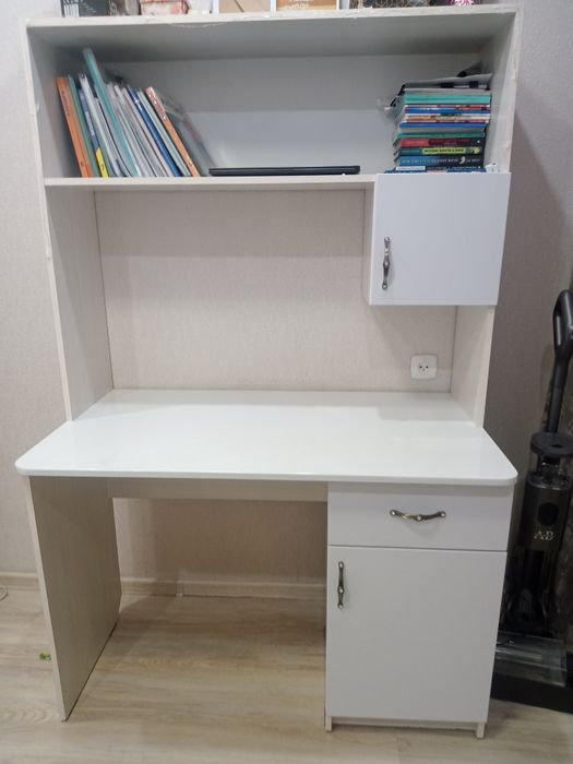 Продам письмины стол