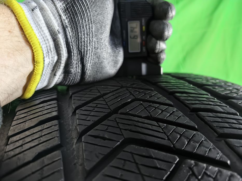 305/35R21 Pirelli 6,1mm 2020 stare foarte buna