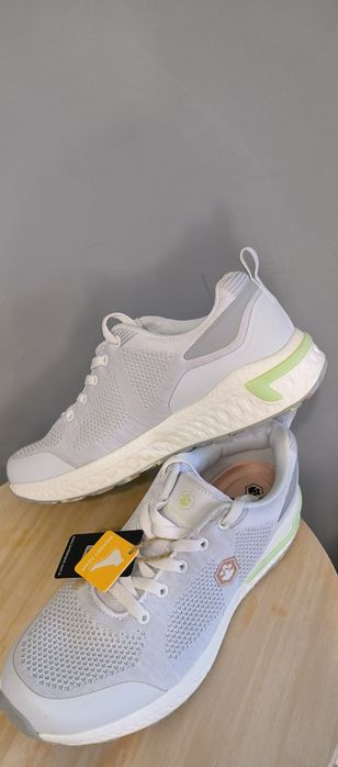 Кроссовки женские