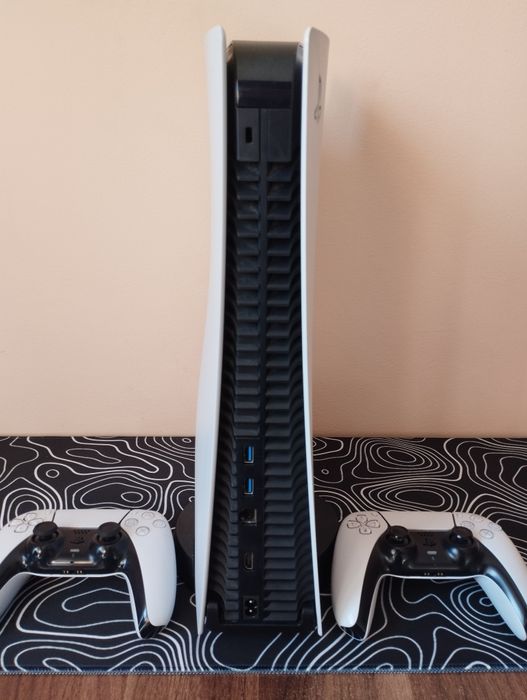 PlayStation 5 + 2 Джойстика и 8 игр