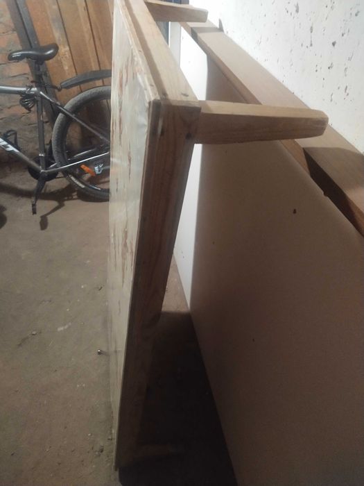 Продам стол низкий