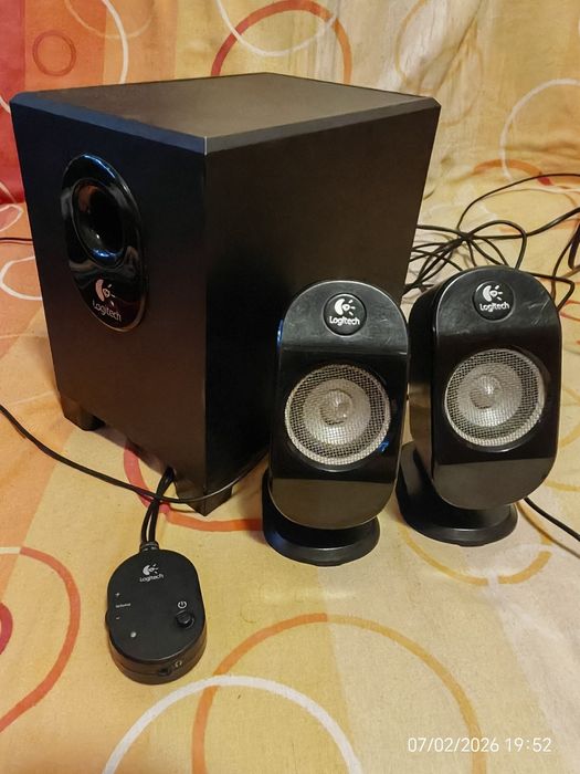 Vând sistem Logitech 2.1  X-210