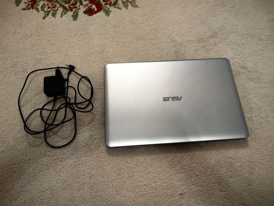 * Ноутбук Асус *