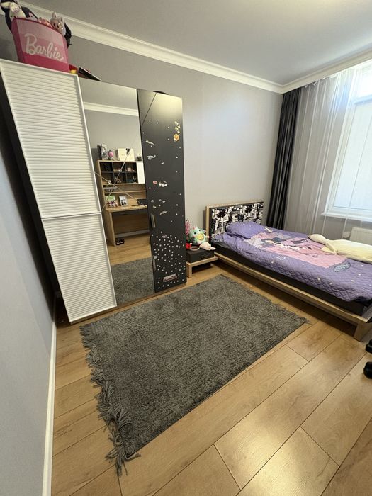 Шкаф,кровать,стол,тумба