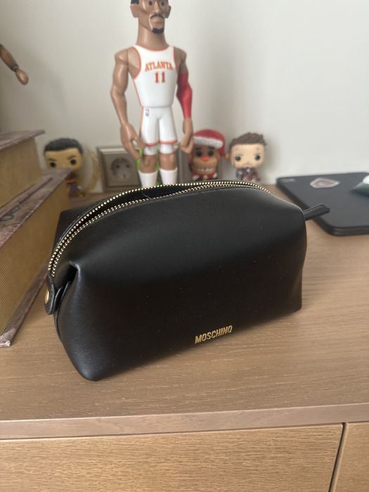 Две космитички moschino и diesel