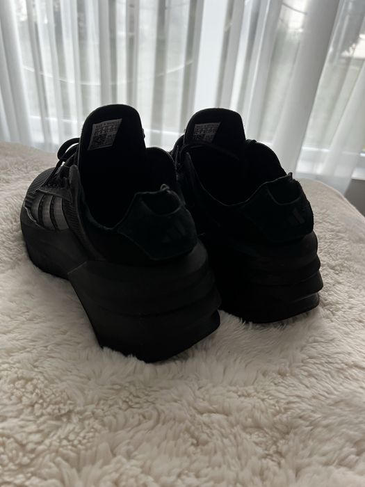 Дамски маратонки Adidas Avryn_X с мрежа
