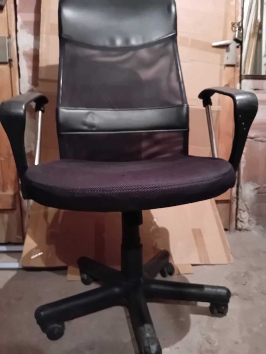 Офис стол с подлакътници