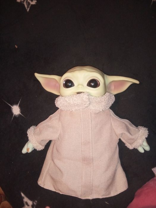 Figurina Baby Yoda STAR WARS PRET 50 LEI