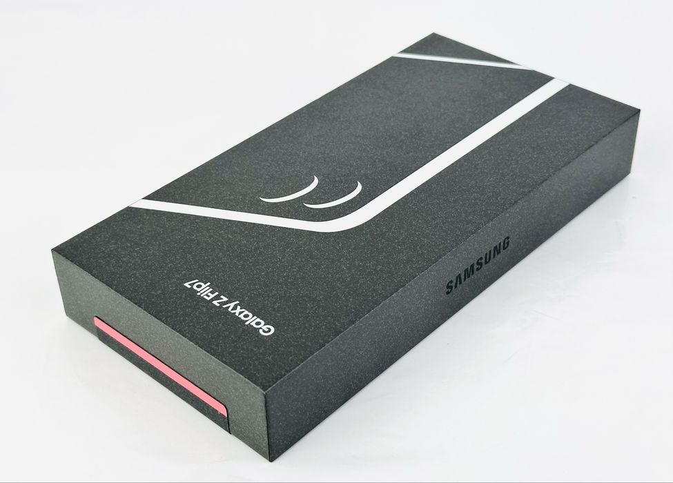 НОВ! Samsung Galaxy Z Flip 7 5G 256GB Coralred 2г. Гаранция!