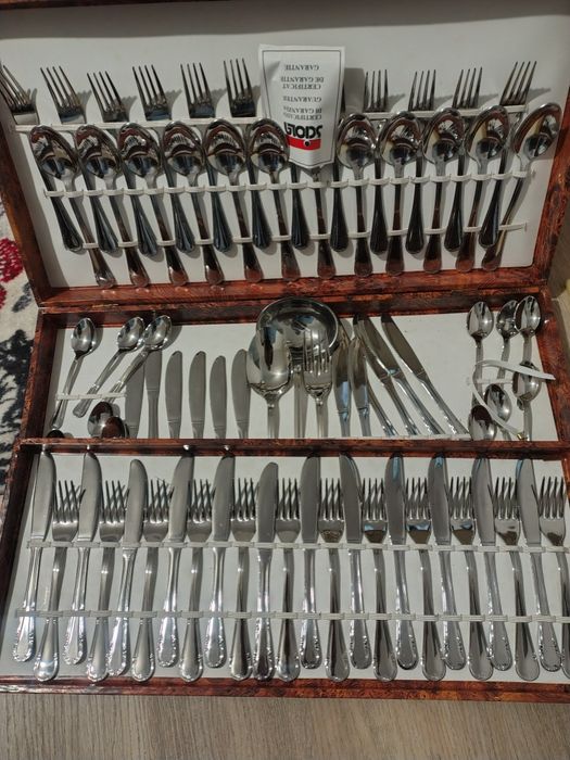 Vând set tacâmuri inox lux