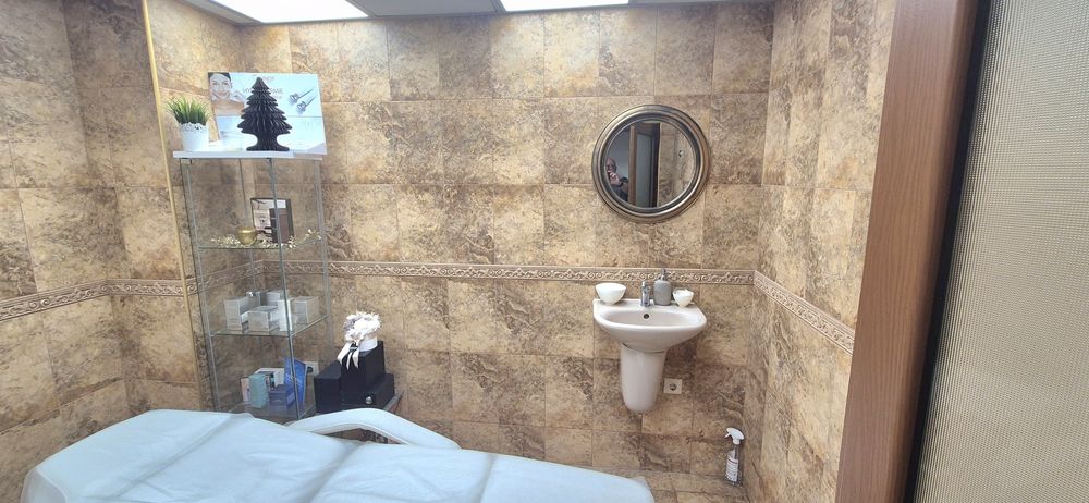 Салон за красота Варна отдава под наем за маникюр козметик миглопластика масаж микроблейдинг педикюр татуировки.