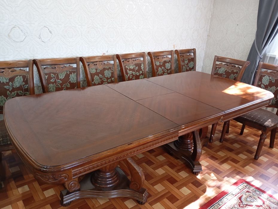 Продам стол в комплекте срочно. Не звонить, Писать на Вацап.