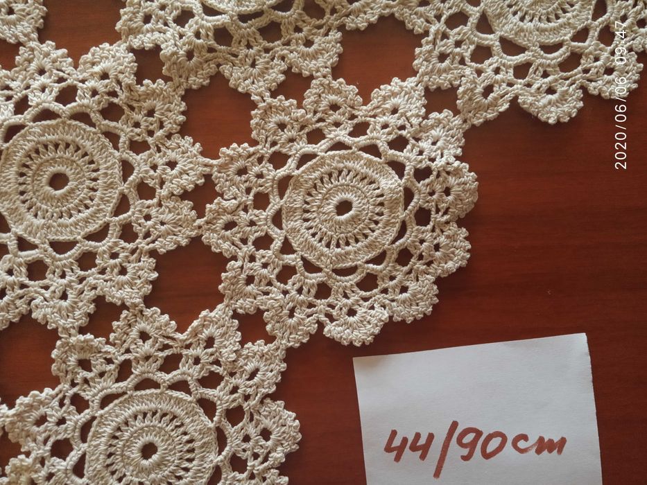 Покривка, плетена на една кука 44/90 см