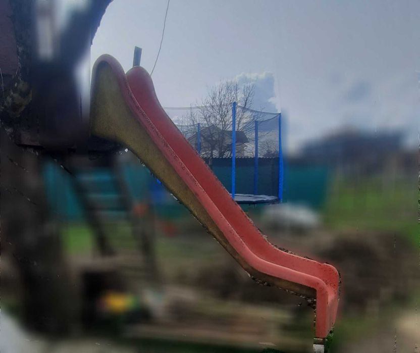 Leagăn și tobogan de grădină