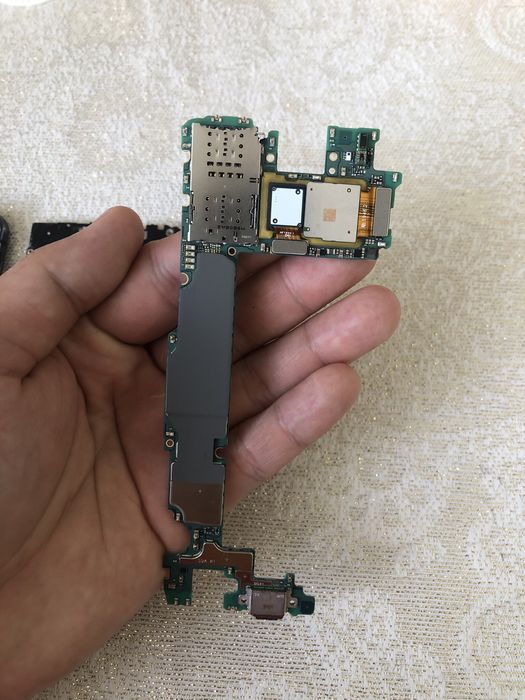 Продам запчасти Galaxy s10E
