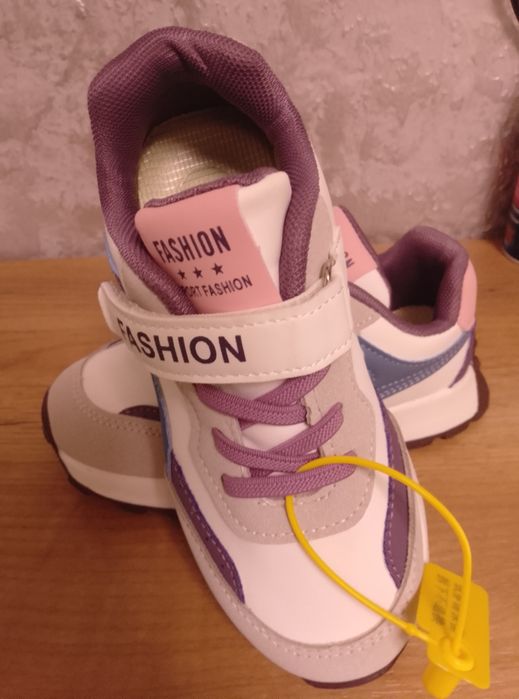 Кроссовки на девочку размер 30