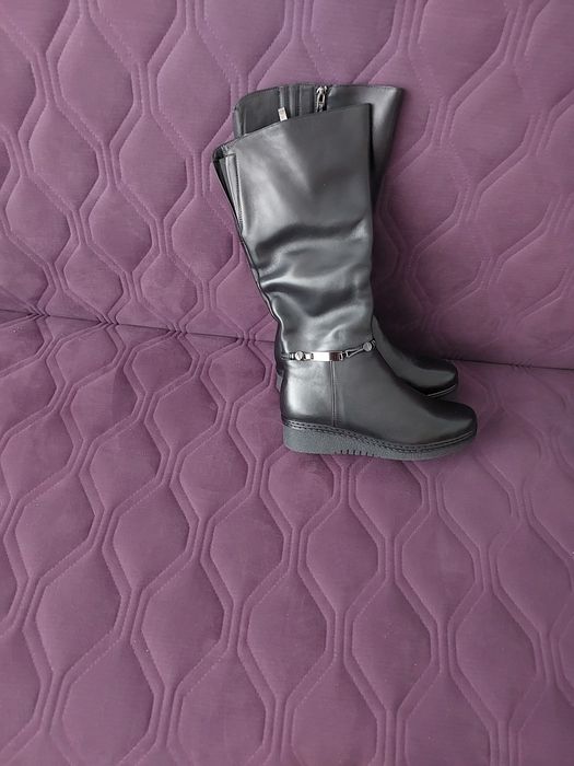 Продам новые зимние сапоги, полностью мех, натуралка. 39 размер. 70000