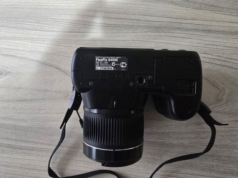 Fujifilm FinePix S4000 ( funcțional 100%)