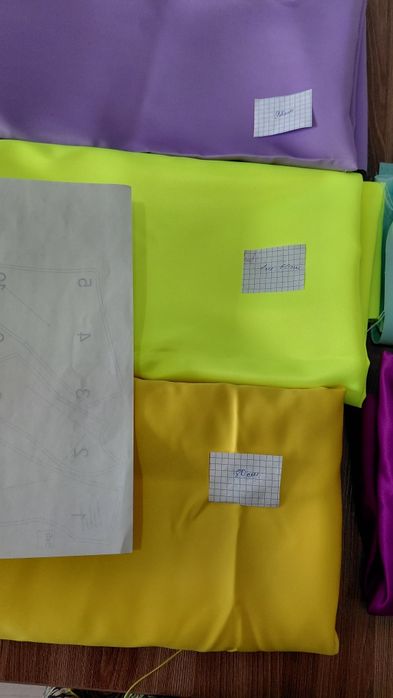 Мата , тафта әр түрлі түс.