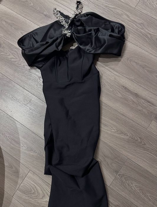 Черна дълга рокля Bella Barnett