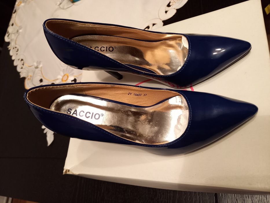 Pantofi cu toc,marimea 37.Pret.30 lei.