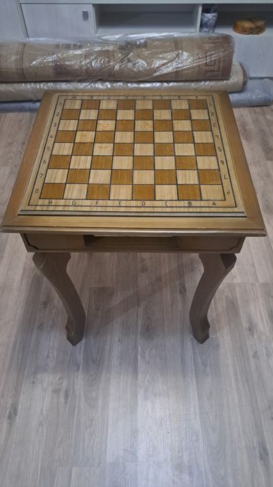 Шахматный  стол.