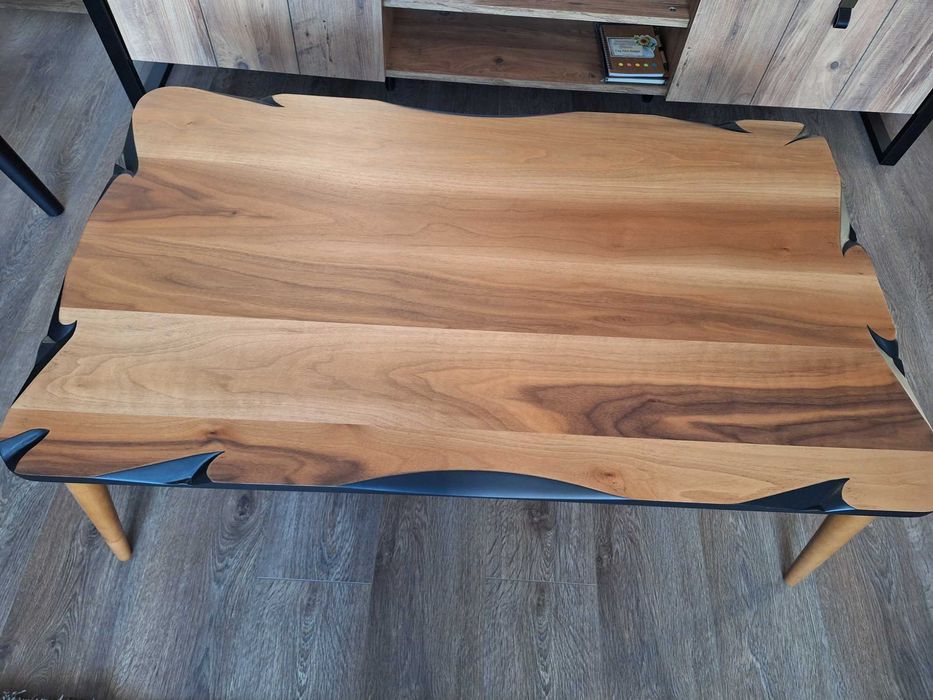 Маса за дневна.Холна маса