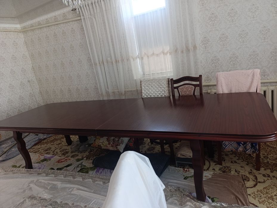 Продается стол со стульями
