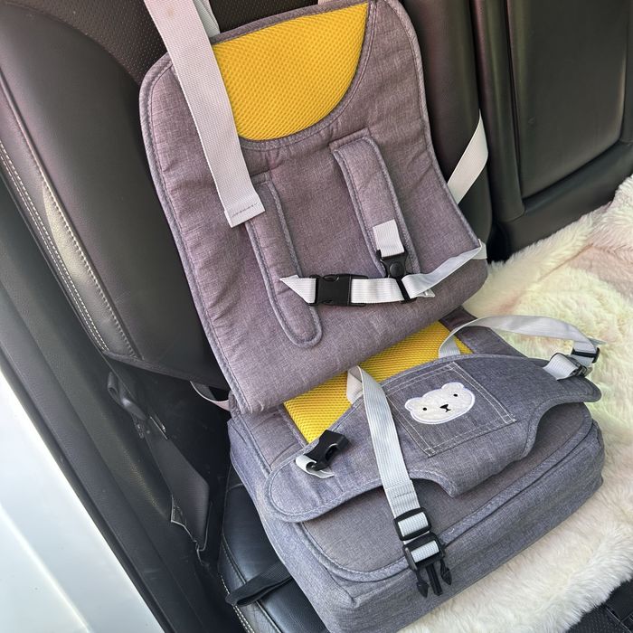 Мягкое сиденье для ребенка в машину